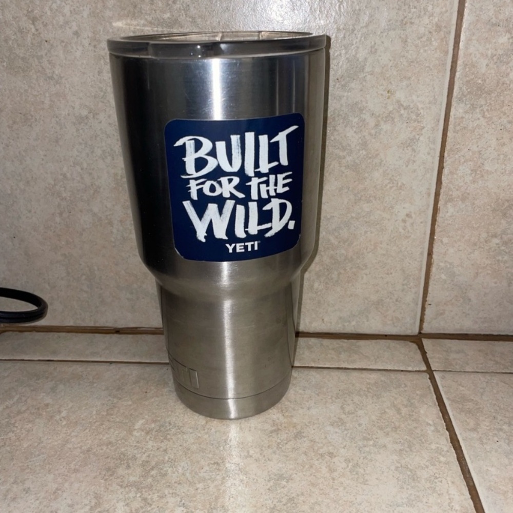 YETI Rambler 30 oz Tumbler, Stainless Steel, Vacuum Seal & Insulated EUC